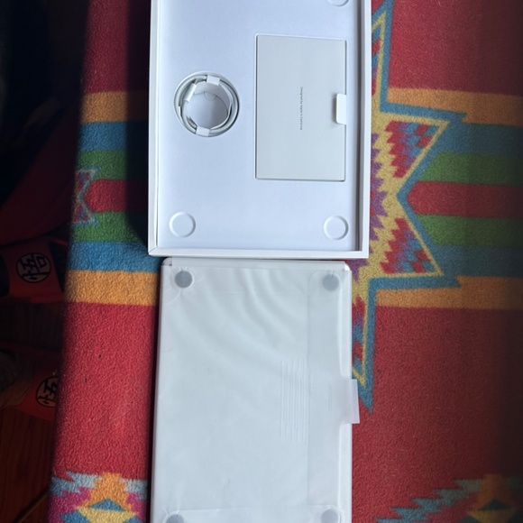 Apple MacBook Air 13.6in 256GB M2 (2022) - Picture 6 of 12